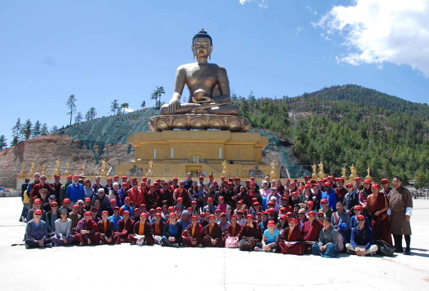 HE Jetsun Khandro Rinpoche, Minling Sangyum Kushok, Jetsun Kushok, Dungse Jigdral, Jetsun Gautami, Kunda Britton, monks and nuns of Mindrolling and sangha members in Bhutan.