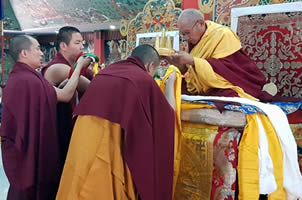 Tenzhug Offering to His Eminence Khochhen Rinpoche